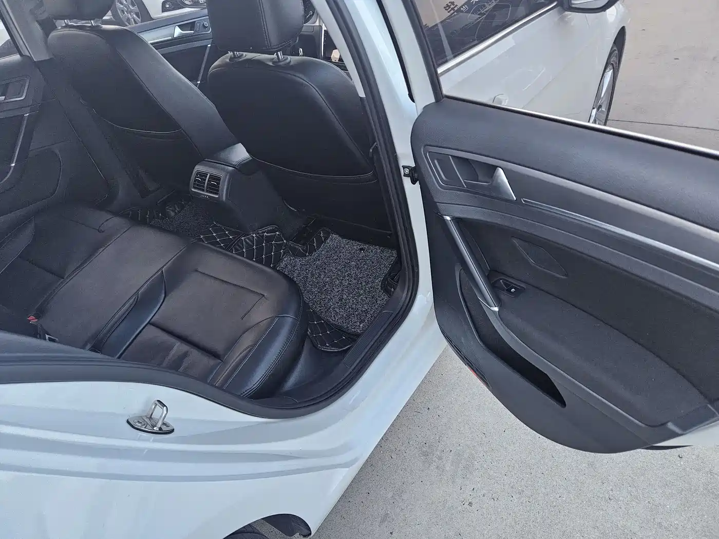 Volkswagen Golf 2016 230TSI Automatic Comfort фото 17