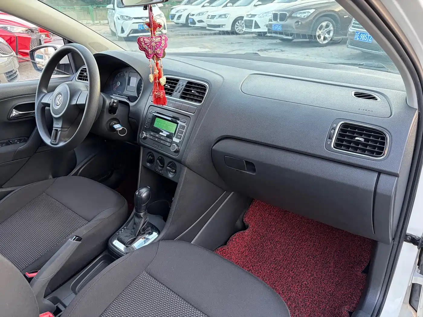 Volkswagen Polo 2011 1.4L Automatic Style Edition фото 14