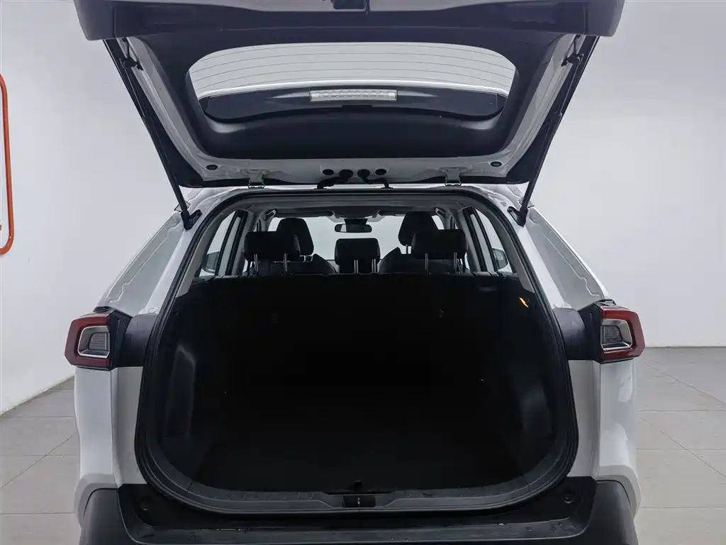 Toyota Wildlander 2022 2.0L CVT FWD Luxury PLUS Edition фото 16