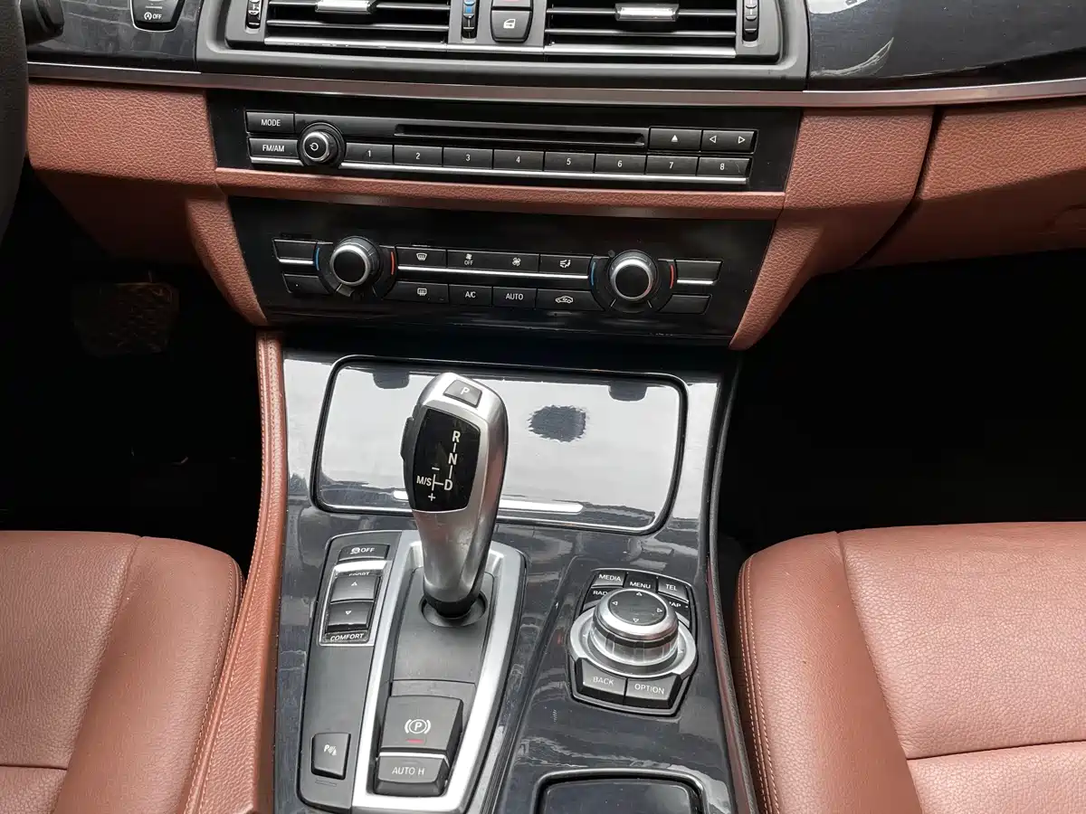 BMW 5 Series 2014 520Li Elegance фото 18