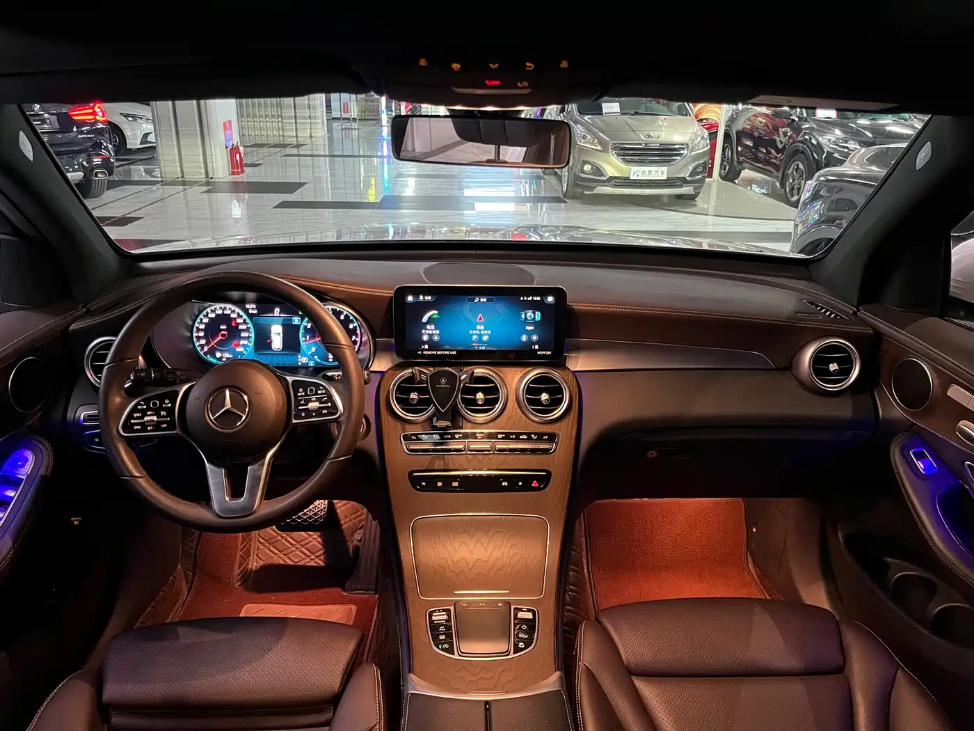 Mercedes-Benz GLC 2022 Facelift GLC 260 L 4MATIC Luxury Model фото 18
