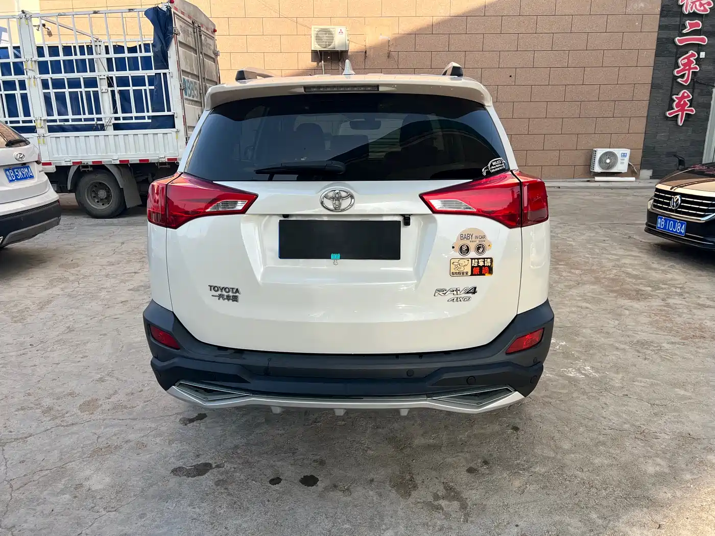 Toyota RAV4 Rongfang 2015 2.0L CVT 4WD Pioneer Edition фото 3