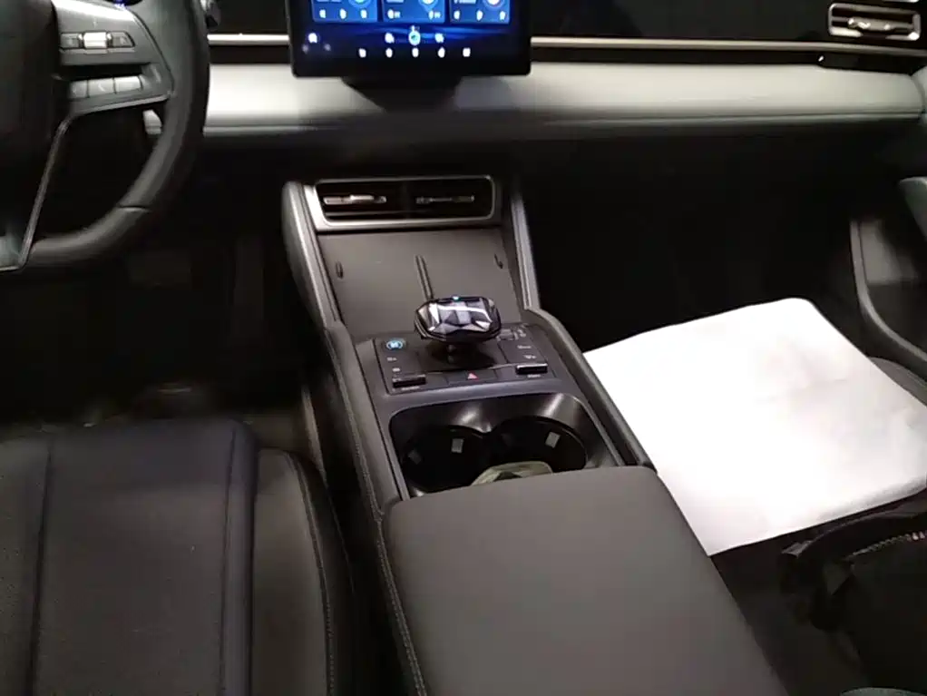 BYD Qin L 2024 DM-i 80KM Leading Edition фото 14