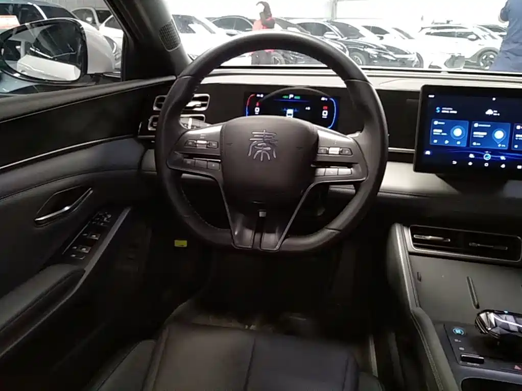 BYD Qin L 2024 DM-i 80KM Leading Edition фото 11