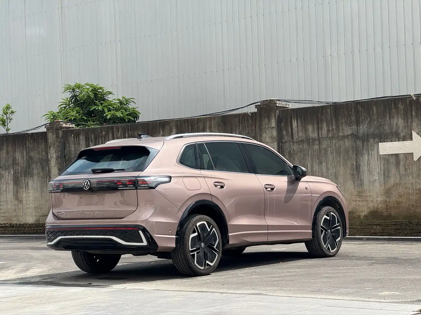 Фото 9 - Volkswagen Tiguan L