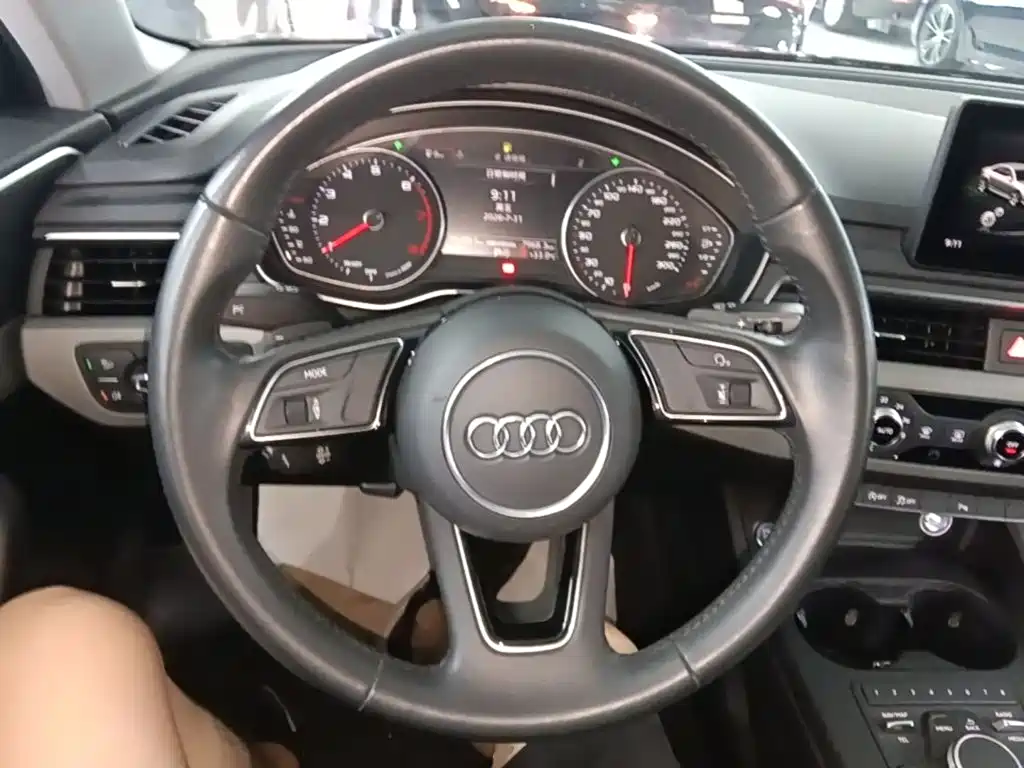 Фото 11 - Audi A4L