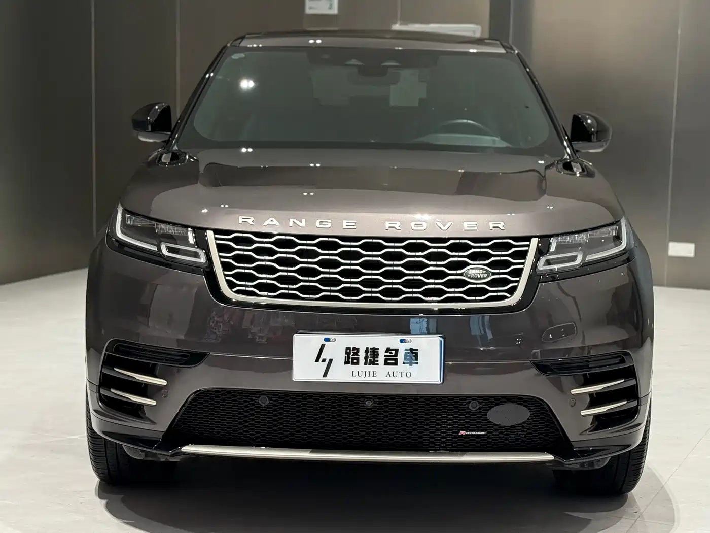 Land Rover Range Rover Velar 2022 250PS Golden Collector's Edition фото 2