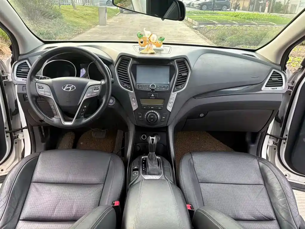 Hyundai Santa Fe 2013 Model 2.4L Automatic 2WD Smart фото 5