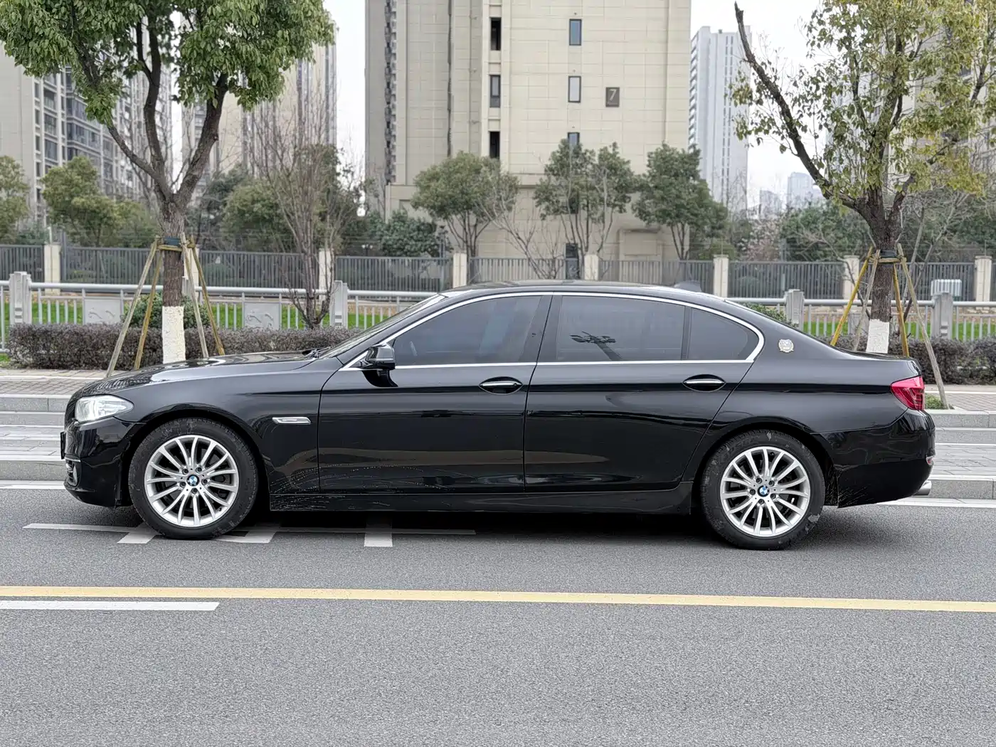 BMW 5 Series 2017 525Li Luxury Design Package фото 4