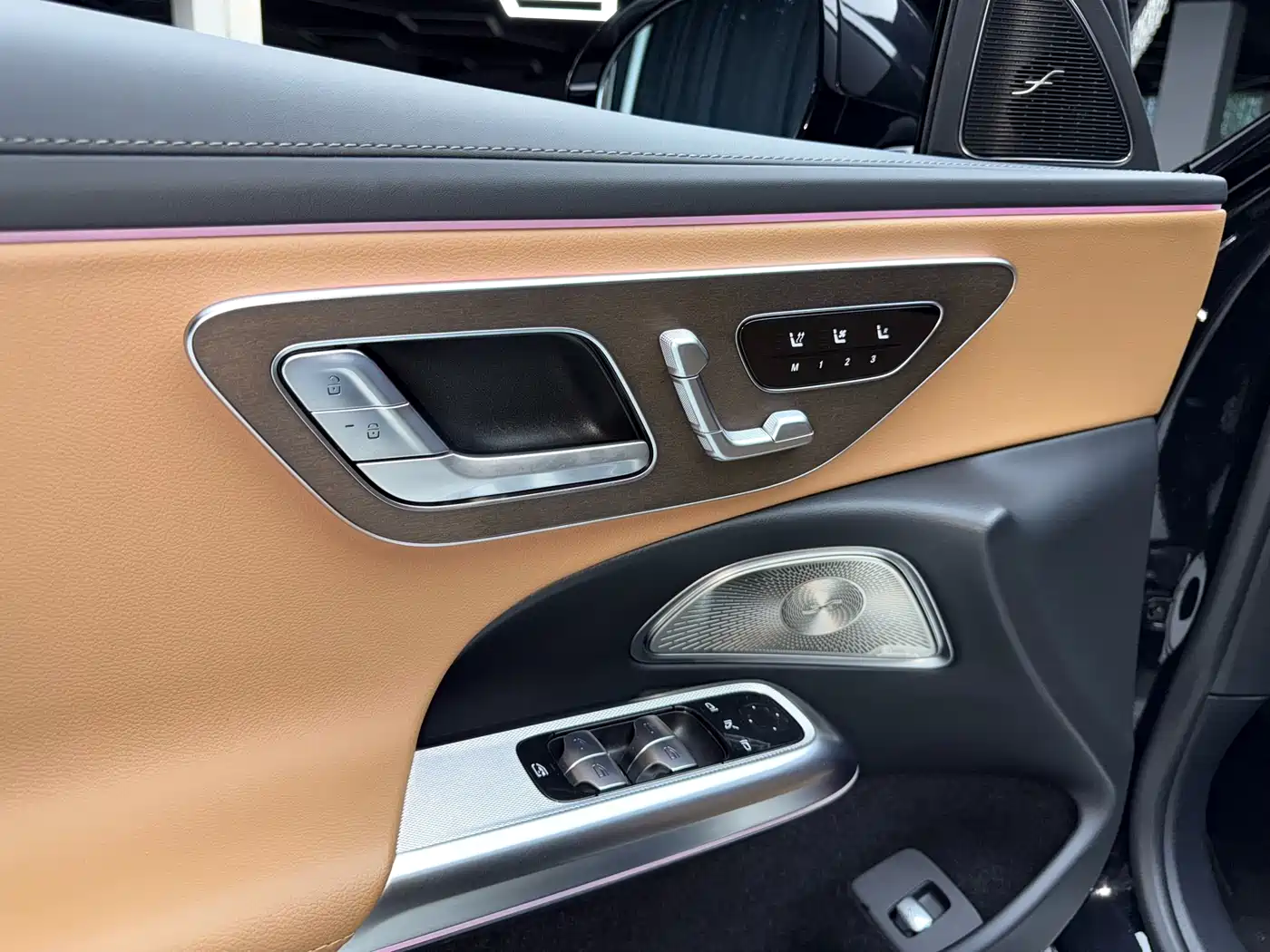 Mercedes-Benz E-Class 2025 E 300 L Luxury фото 12