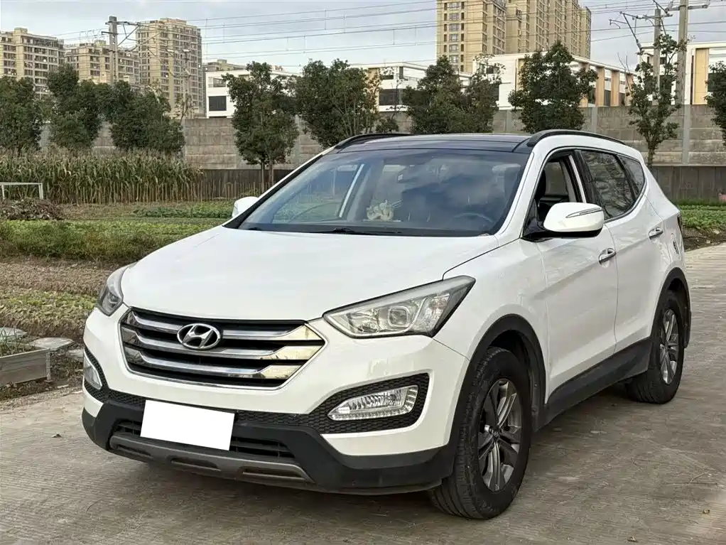 Hyundai Santa Fe 2013 Model 2.4L Automatic 2WD Smart