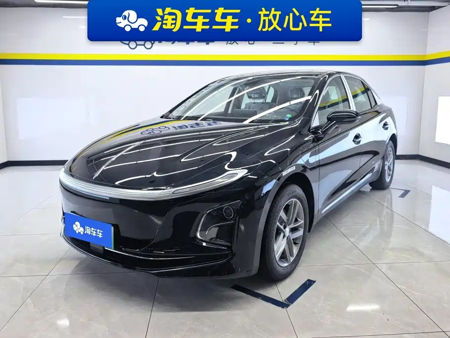 Hongqi E-QM5 2026 2025 610km PLUS