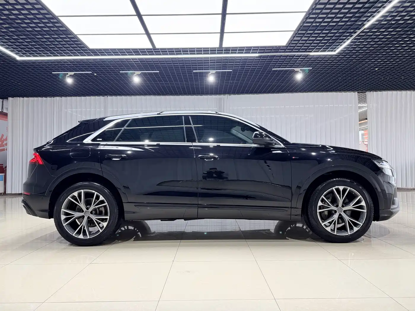 Audi Q8 2019 55 TFSI Luxury Dynamic фото 6