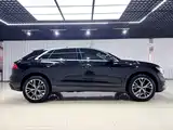 Photo 6 - Audi Q8