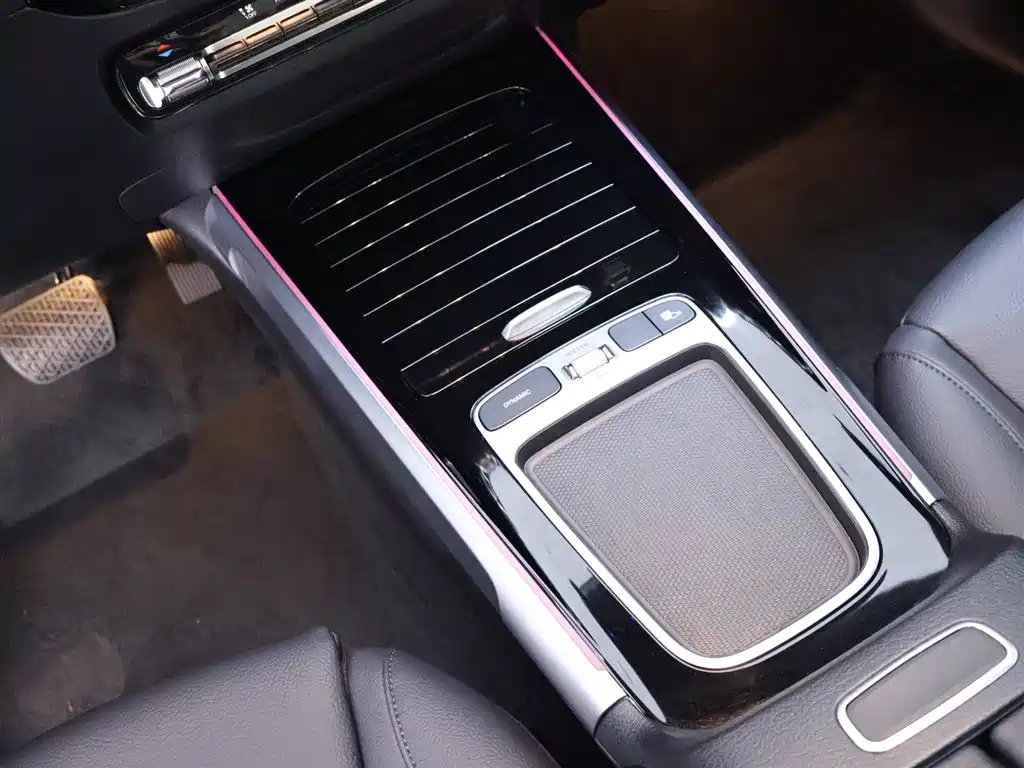 MERCEDES-BENZ GLB