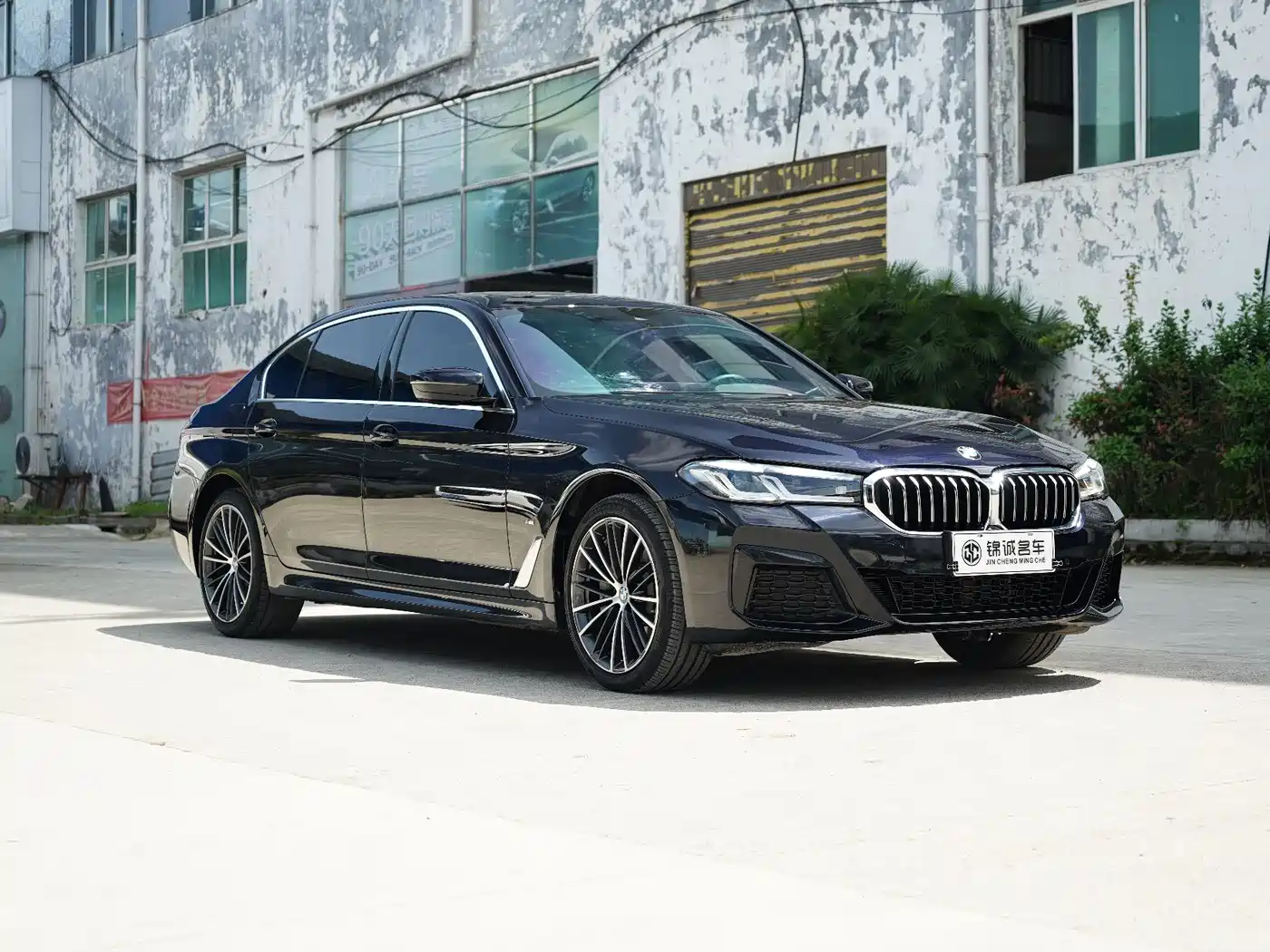 BMW 5 Series 2023 Facelift 530Li Leading M Sport Package фото 3