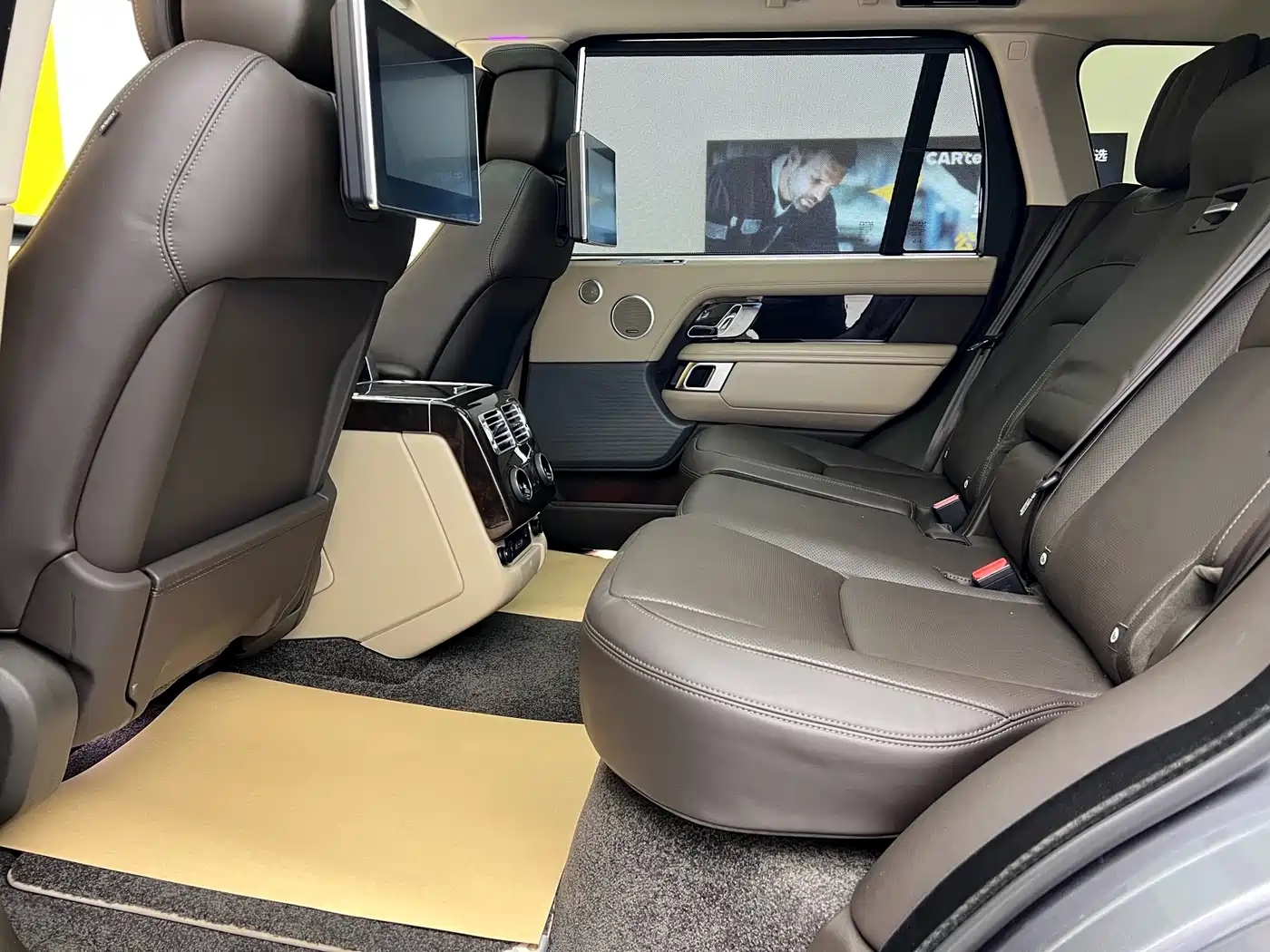 Land Rover Range Rover 2022 3.0 L6 400PS Heritage Extended Classic Edition фото 9