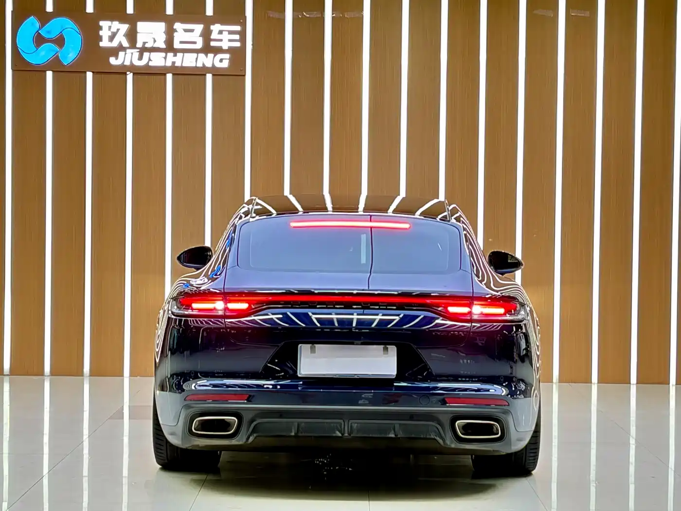 Фото 21 - Porsche Panamera