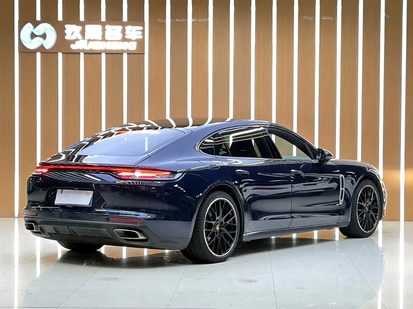 Фото 22 - Porsche Panamera