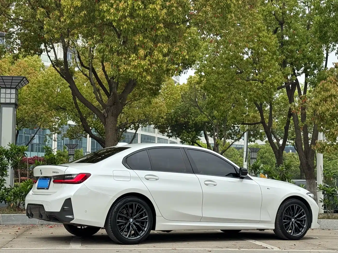 BMW 3 Series 2023 325i M Sport Black Night Package фото 5