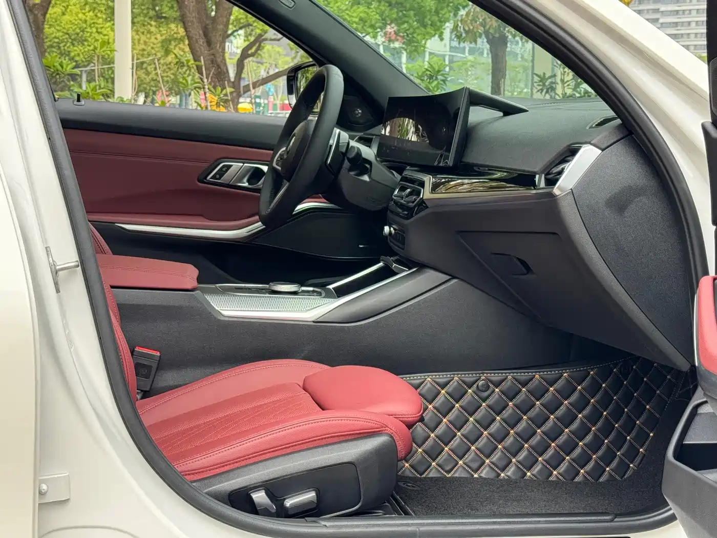 BMW 3 Series 2023 325i M Sport Black Night Package фото 15