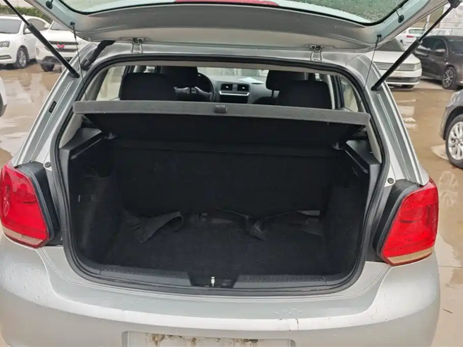 Volkswagen Polo 2013 1.4L Manual Trend Edition фото 4