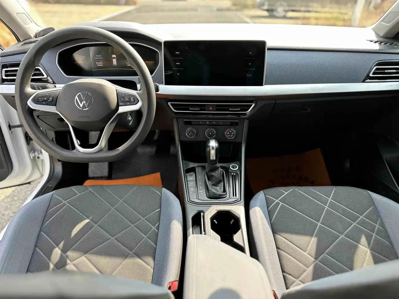 Volkswagen Lavida 2023 1.5L Auto Delight Edition фото 11