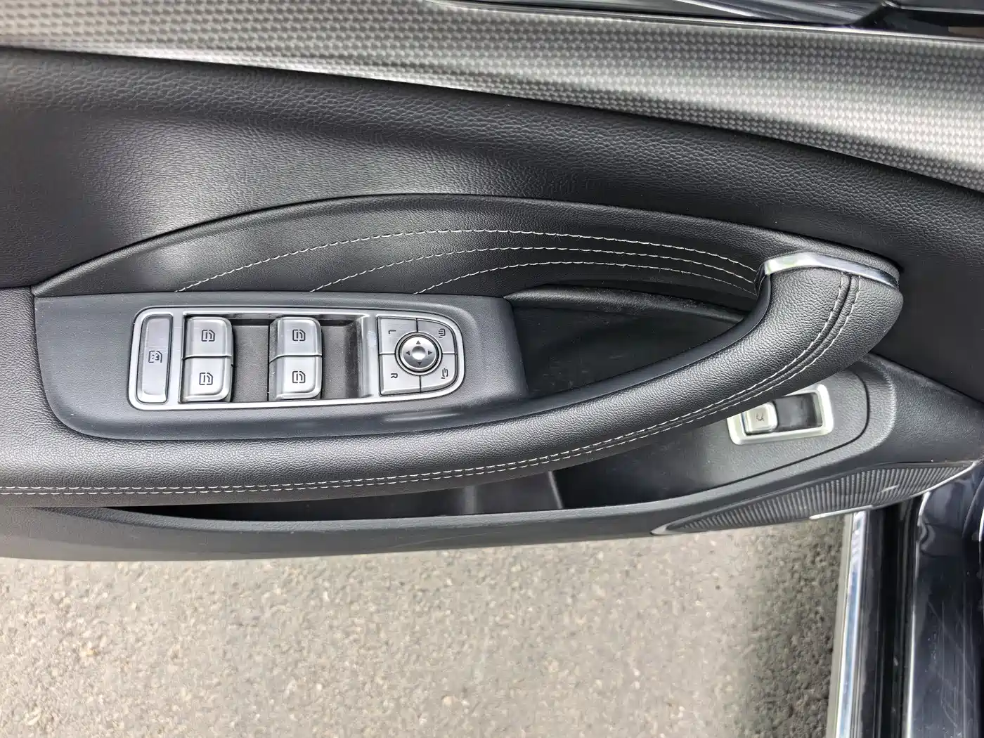 Hongqi H5 2024 1.5T DCT Smart Connect Flag Rhythm Edition фото 15