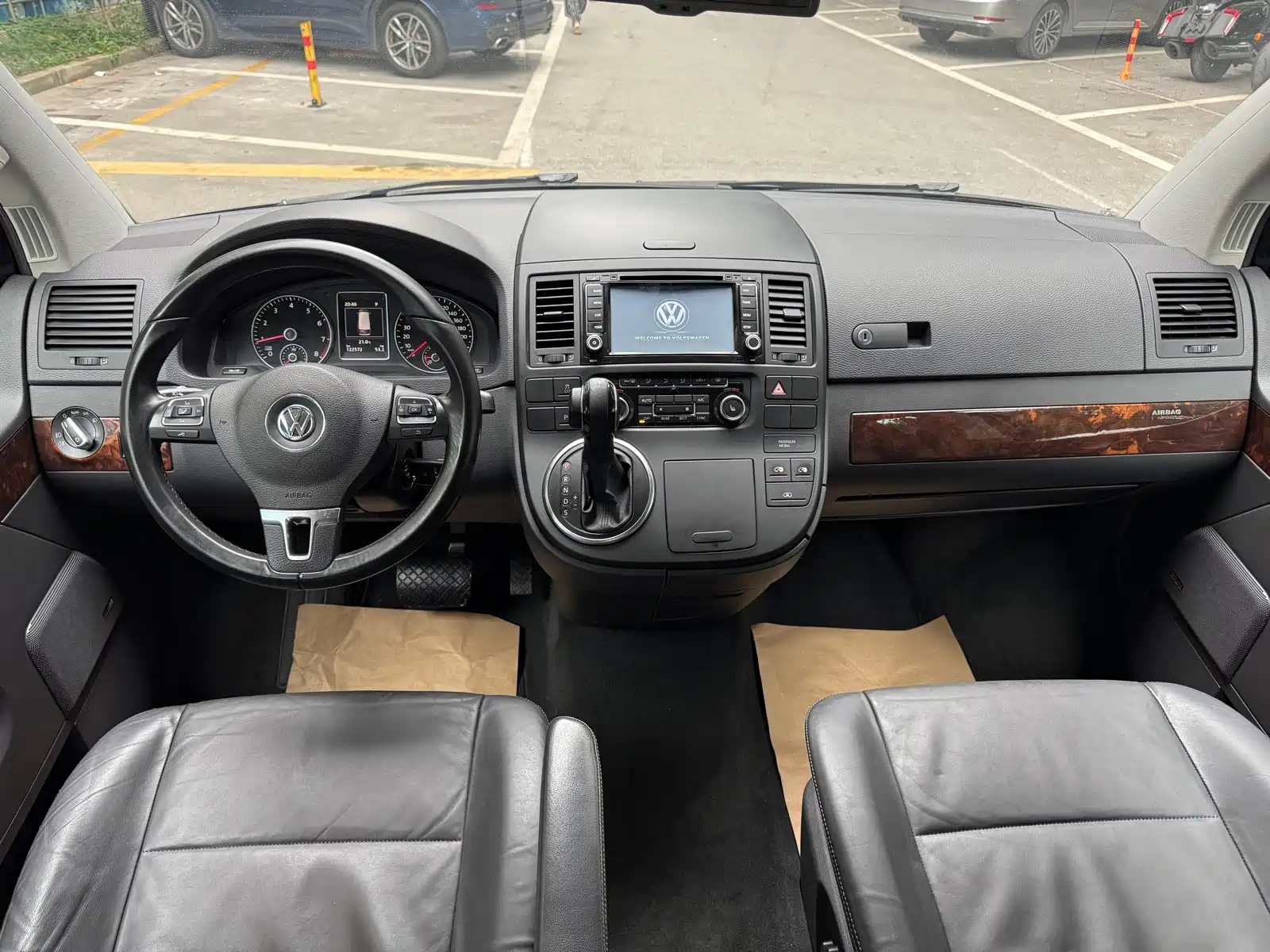 Photo 5 - Volkswagen Multivan