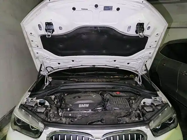 BMW X1 2018 sDrive20Li Leading Model — фото 3