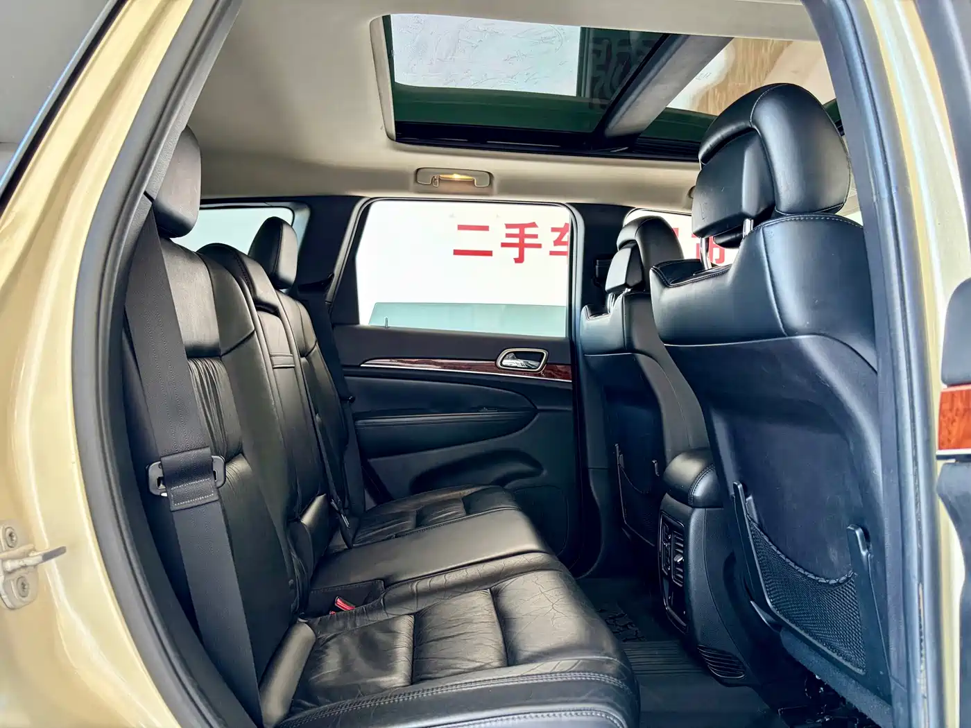 Jeep Grand Cherokee (Import) 2012 2011 3.6L Luxury Edition