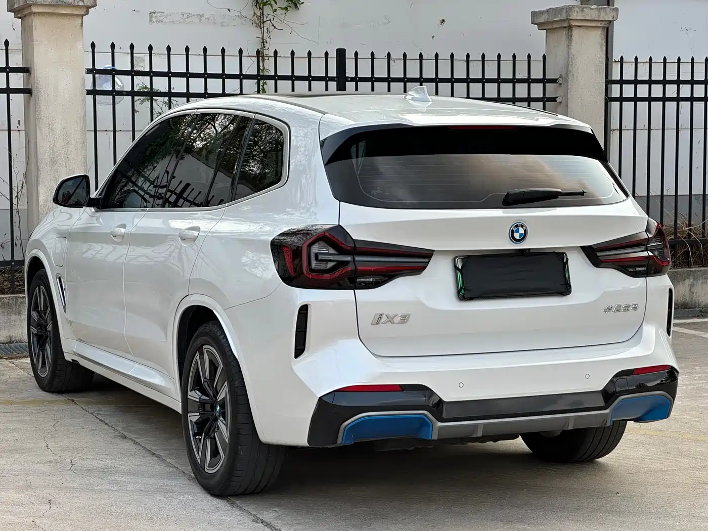 BMW IX3