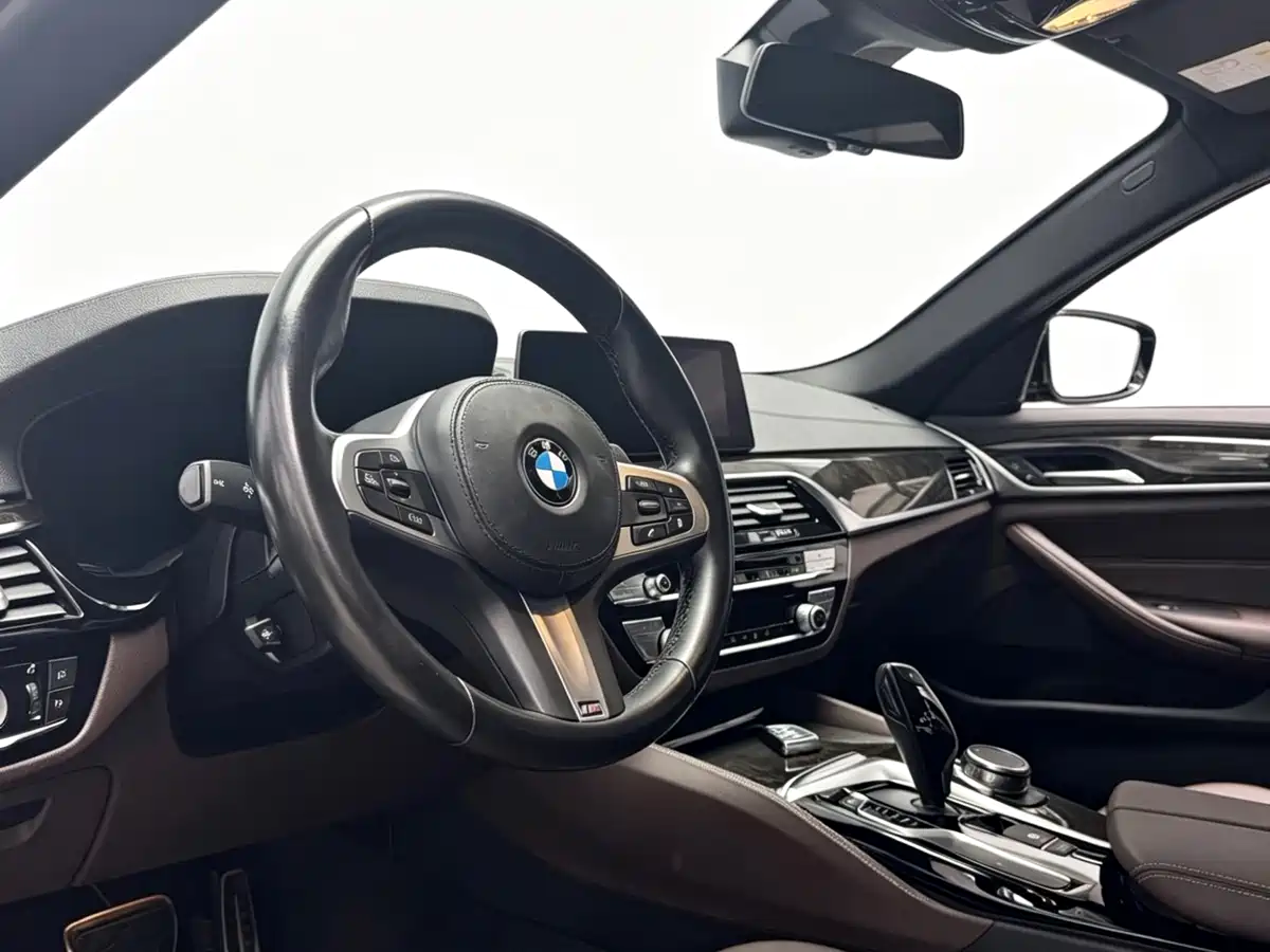 BMW 5 Series 2019 525Li M Sport Package фото 4