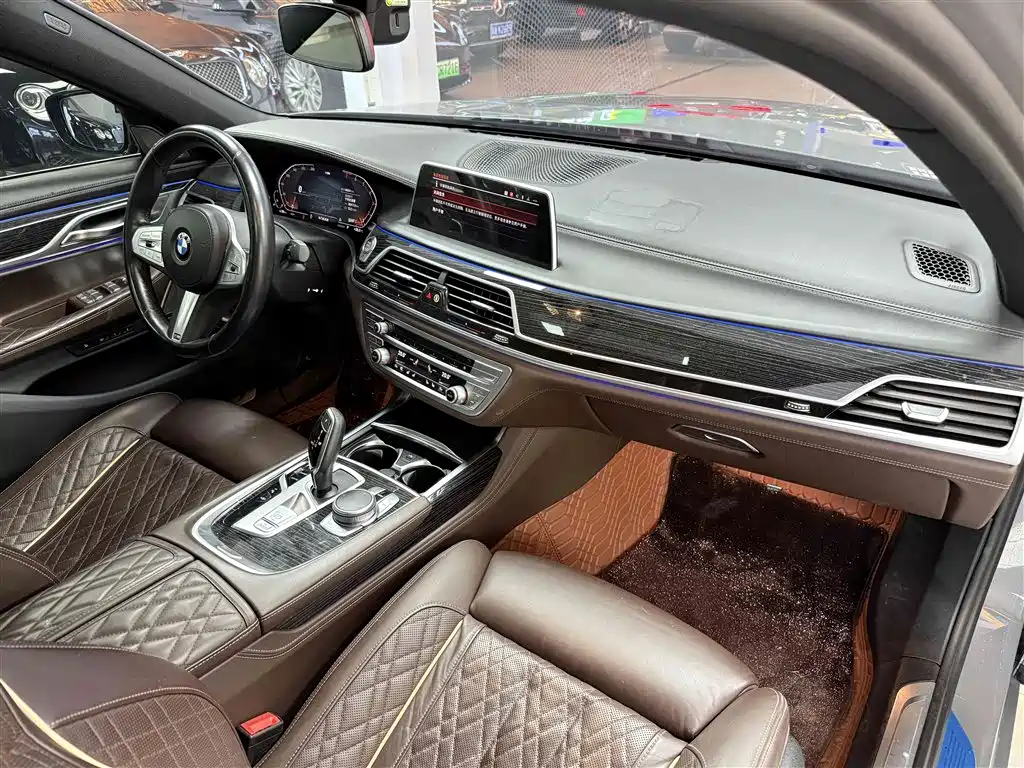 BMW 7 Series 2021 Model 740Li Leading M Sport Package фото 11