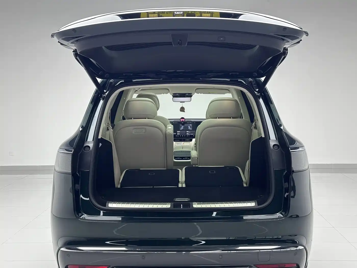 AITO Wenjie AITO M8 2025 Model Extended Range Max+ Edition 53.4kWh 6-Seater фото 17