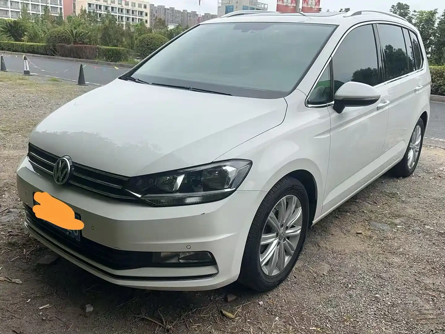 Photo 1 - Volkswagen Touran