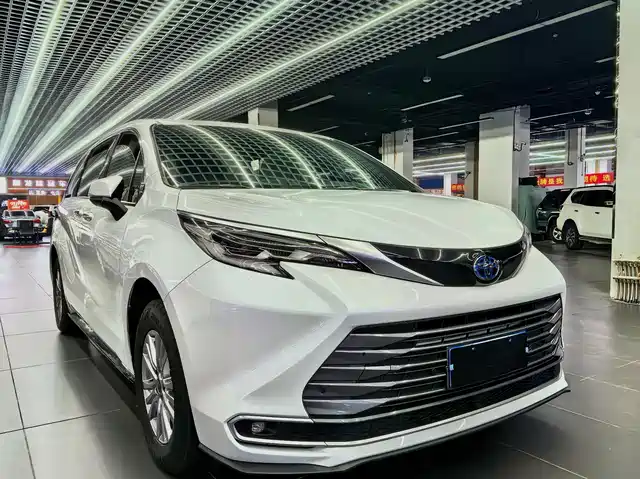 Toyota Sienna 2021 2.5L Hybrid Luxury Edition