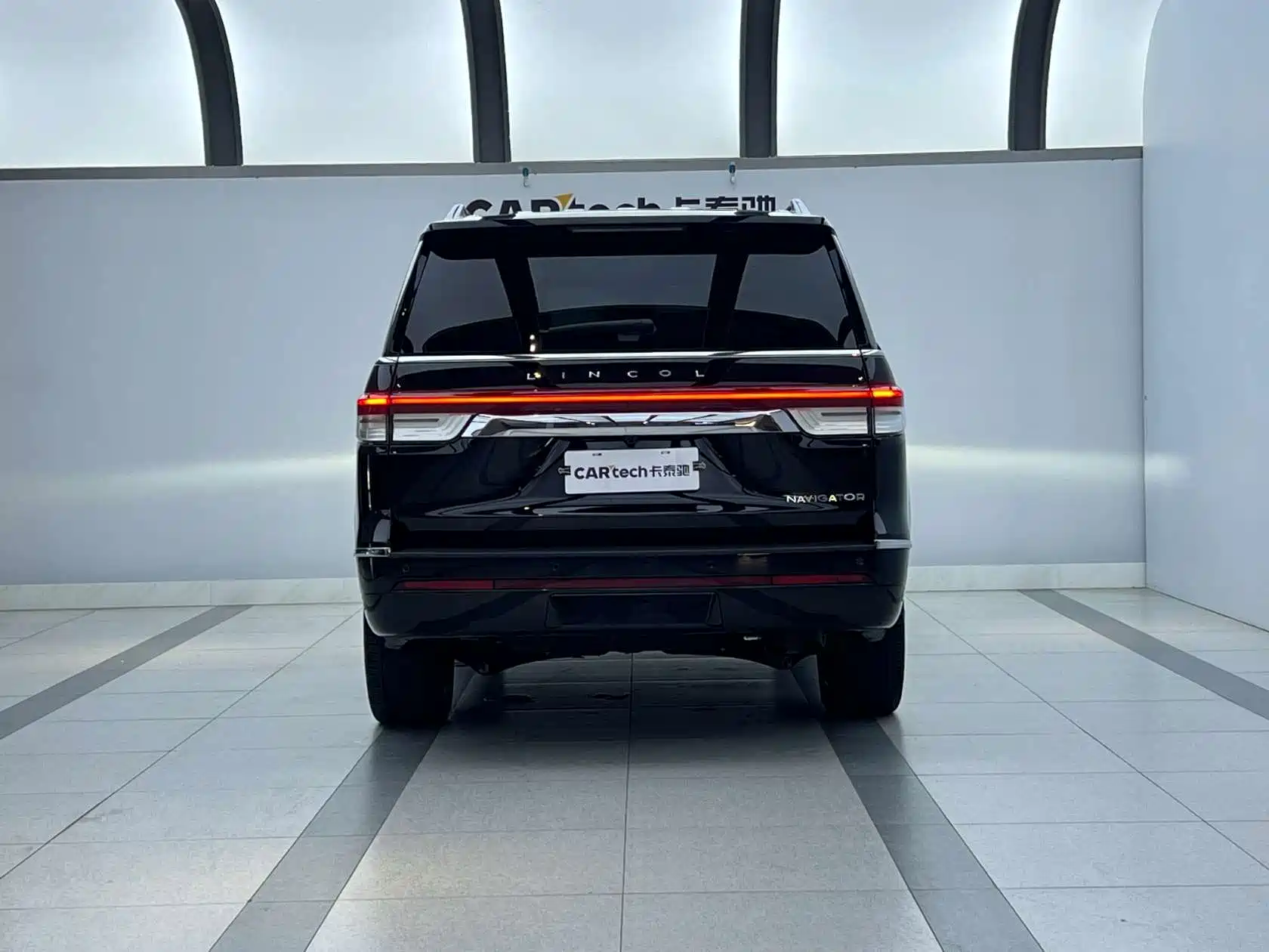 Фото 6 - Lincoln Navigator