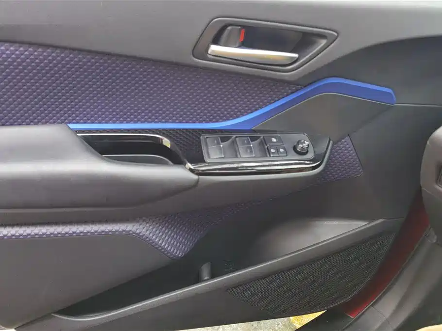 Toyota C-HR 2020 Model 2.0L Leading фото 7