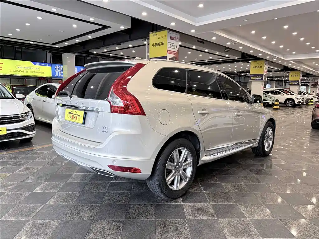 Фото 11 - Volvo XC60