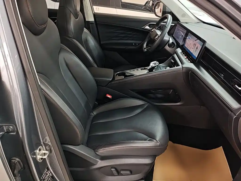 Фото 25 - Roewe RX5