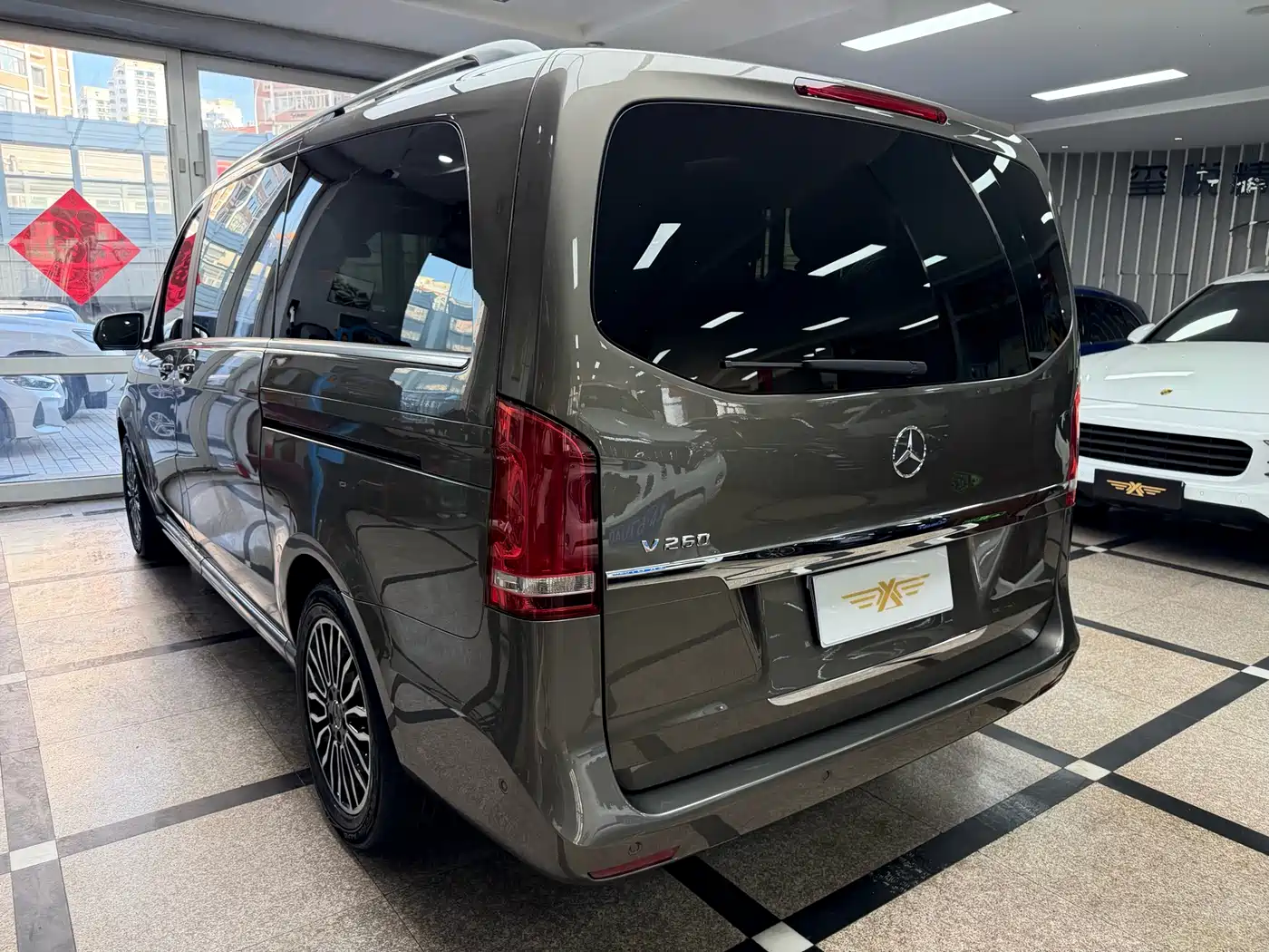 Mercedes-Benz V-Class 2017 Model V 260 Premium Edition фото 5