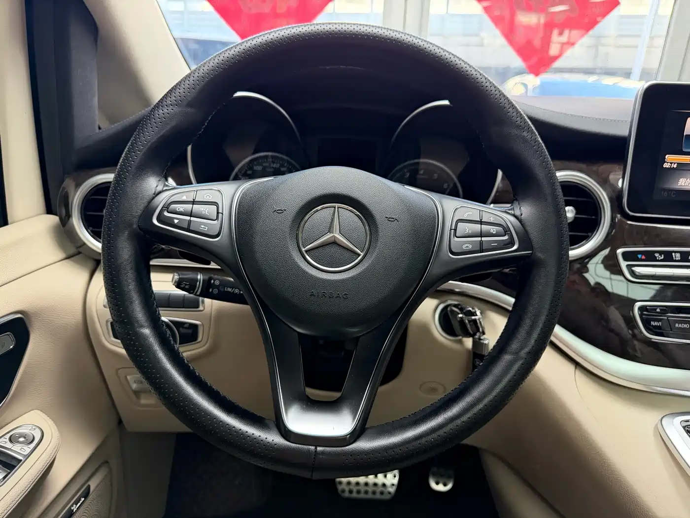 Mercedes-Benz V-Class 2017 Model V 260 Premium Edition фото 28