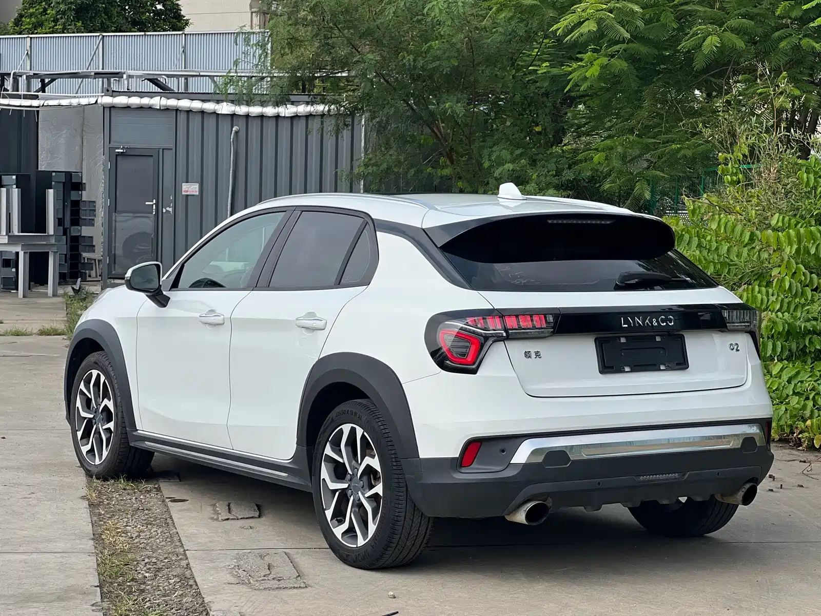 Photo 4 - Lynk & Co 02