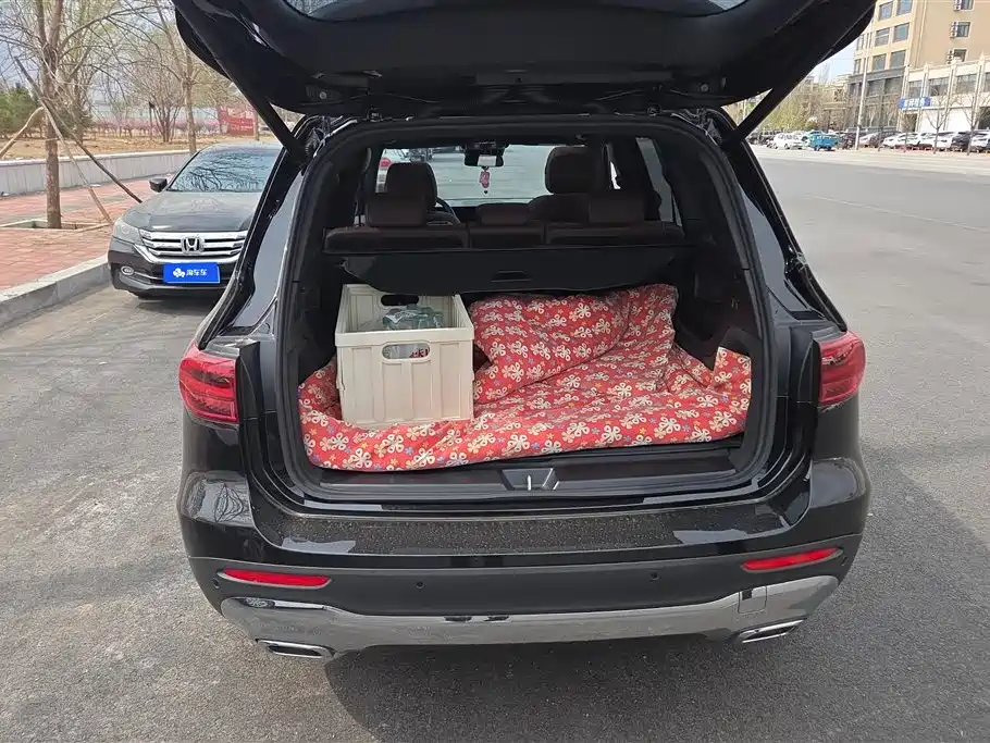 MERCEDES-BENZ GLB