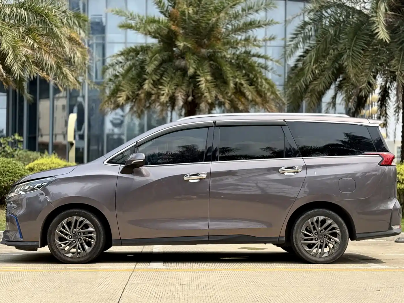 SAIC Maxus Dajia 5 2022 1.3T PLUG IN Smart Edition (7-seater) фото 15