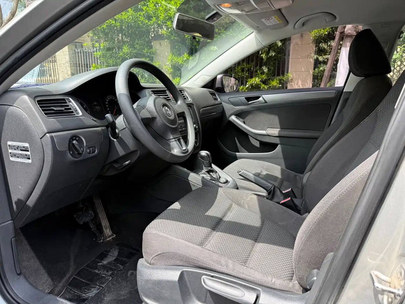 Volkswagen Sagitar 2014 1.6L Automatic Fashion фото 5