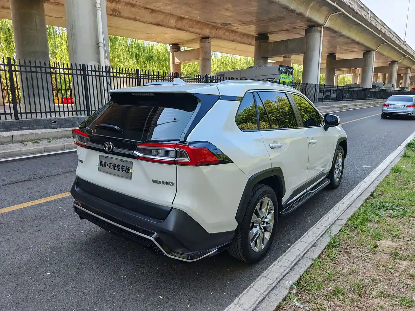 Toyota Wildlander 2021 2.0L CVT 2WD Luxury Edition фото 14