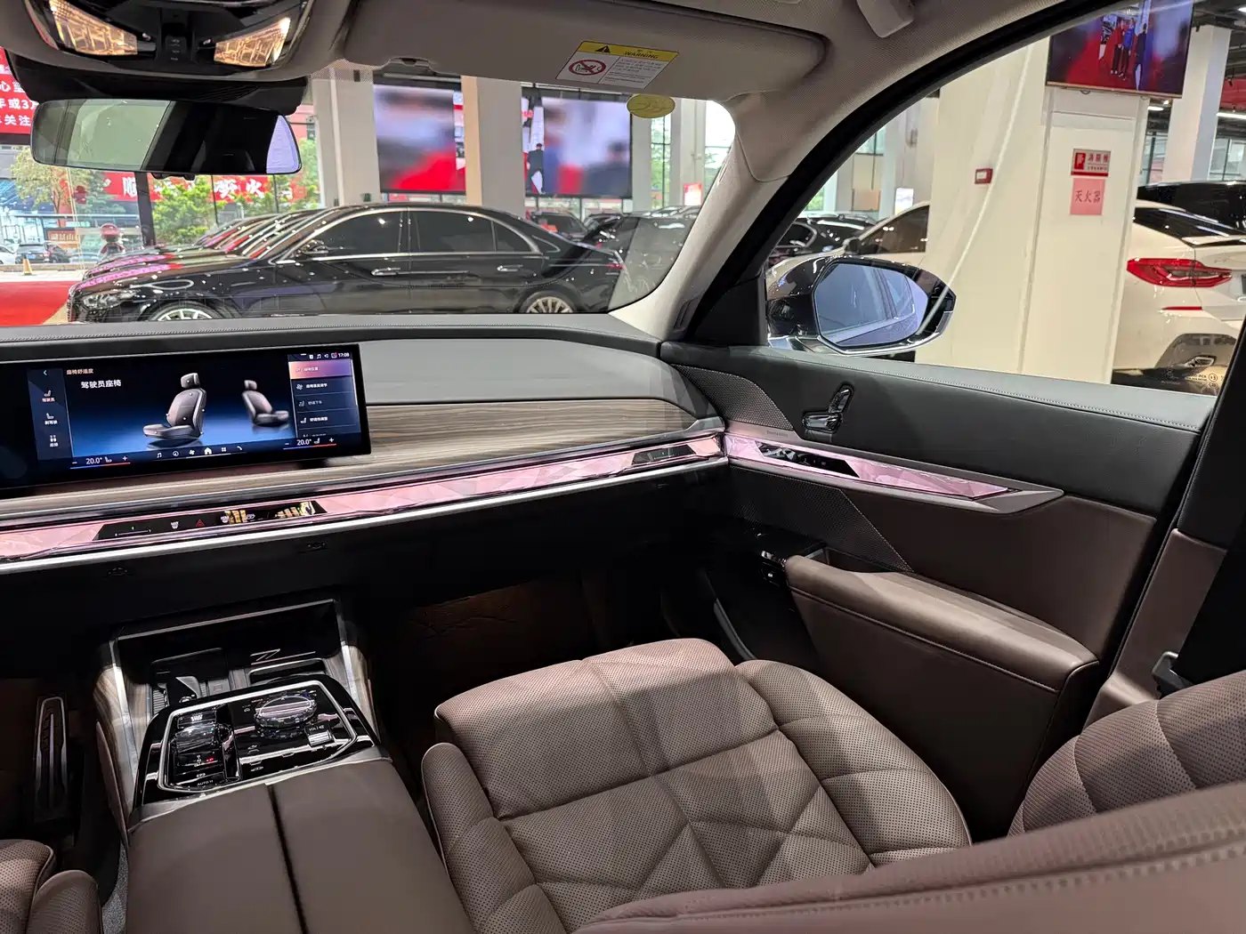 BMW 7 Series 2023 Model 740Li Leading M Sport Package фото 24