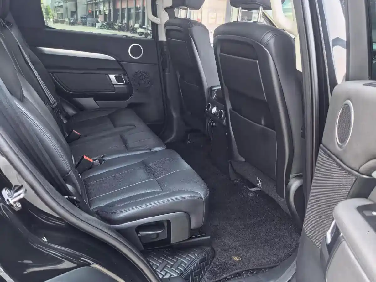 Photo 5 - Land Rover Discovery